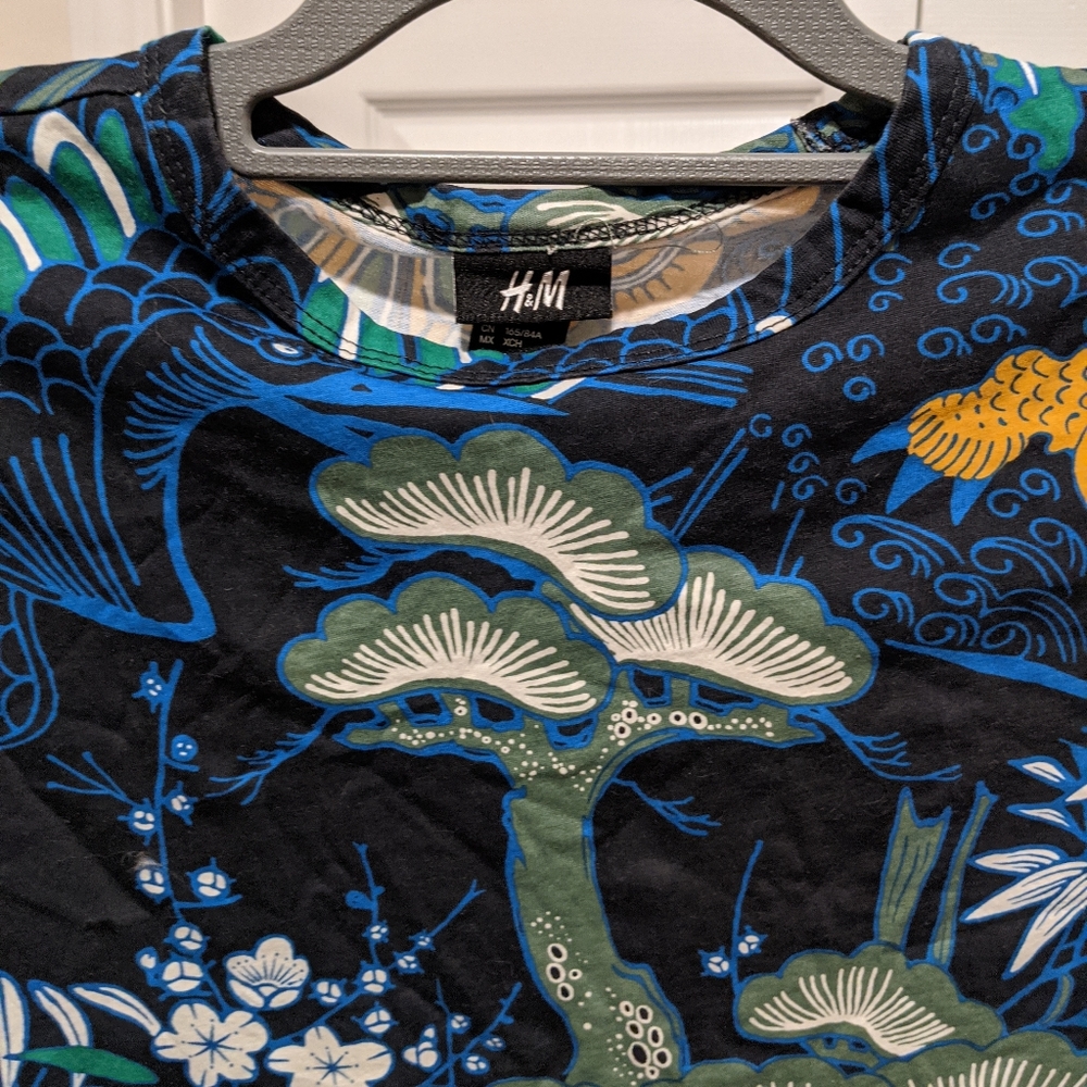 XS H&M all over print tee - Picture 2 of 4